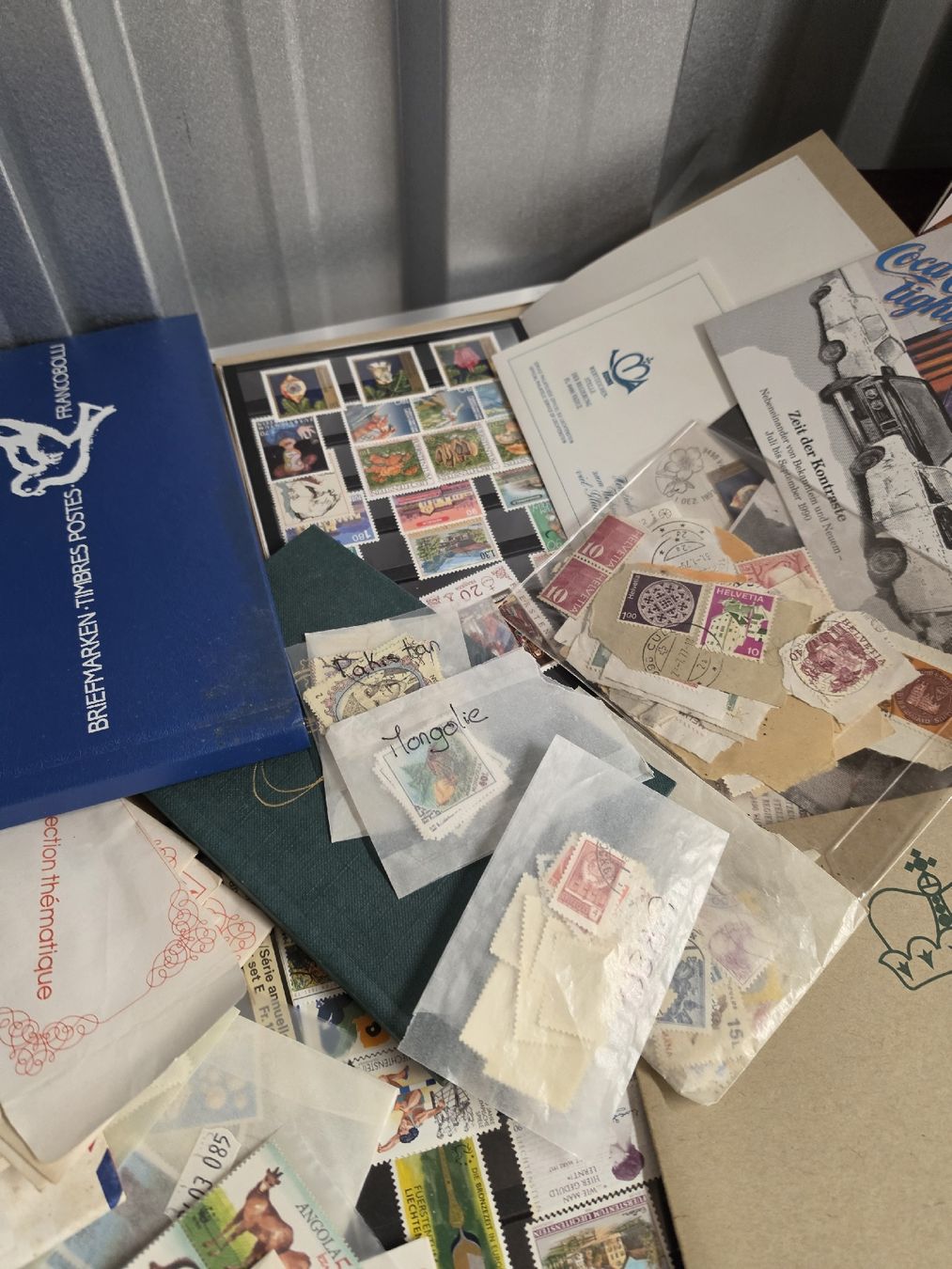 Tutti i francobolli: Enorme lot de timbre a controler – Usato da Val-d'Illiez venduto da AntiqueG 7