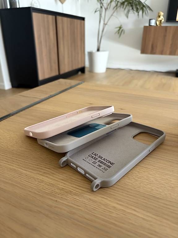 Cover & Protezioni schermo: Handyhüllenset – Usato da Muri AG venduto da mar_svd7 1