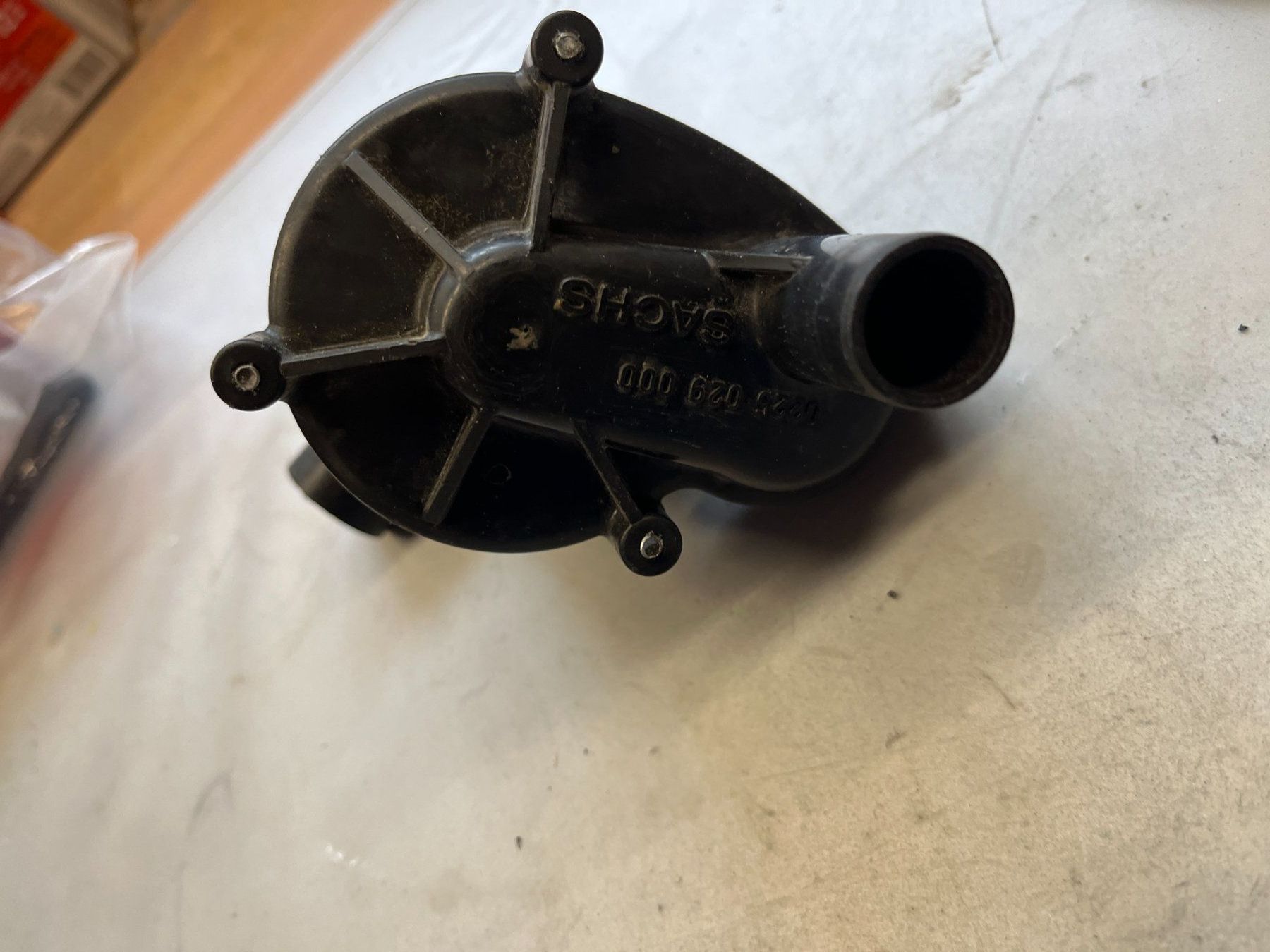 Hercules Parti ricambio per ciclomotori: Mofa  Sachs Hercules KAT ADV Luftfilter – Usato da Turbenthal venduto da Atusa 2