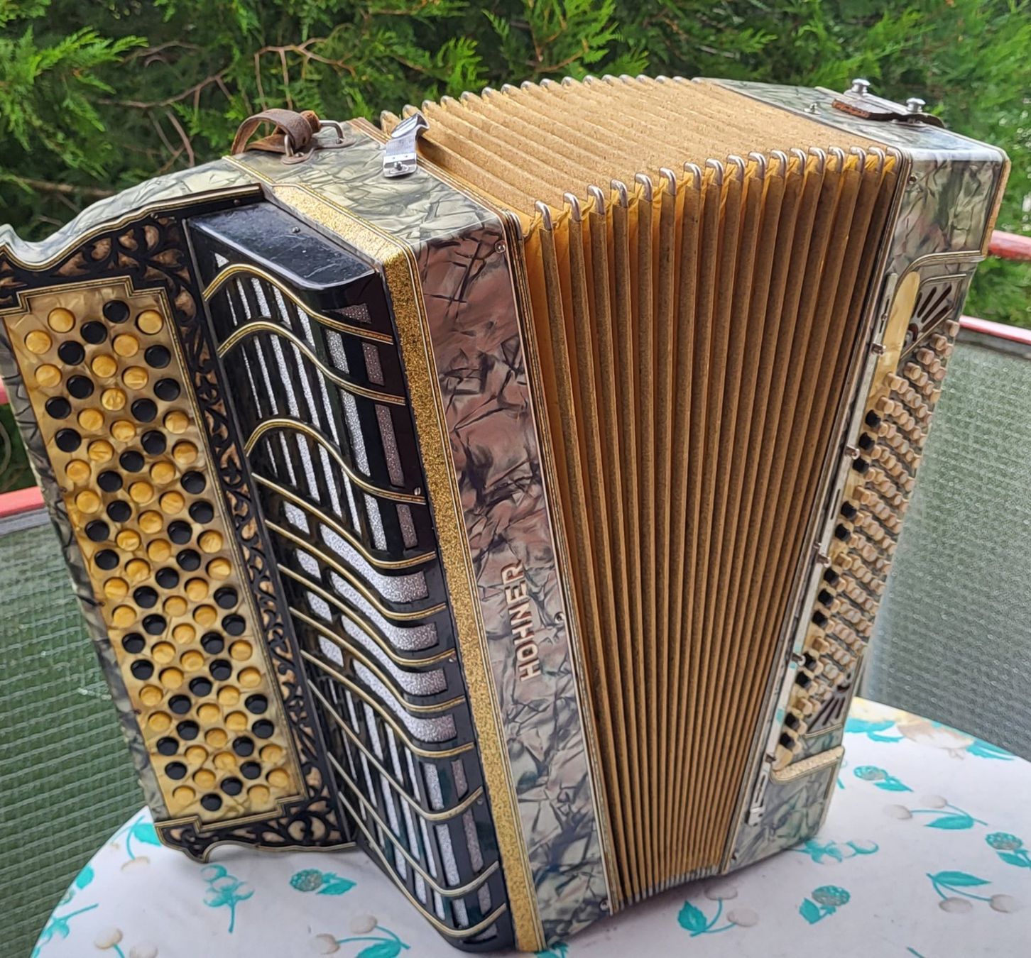 Strumenti musicali: Accordéon hohner  3 voix – Usato da Penthalaz venduto da EvandroLuz 1