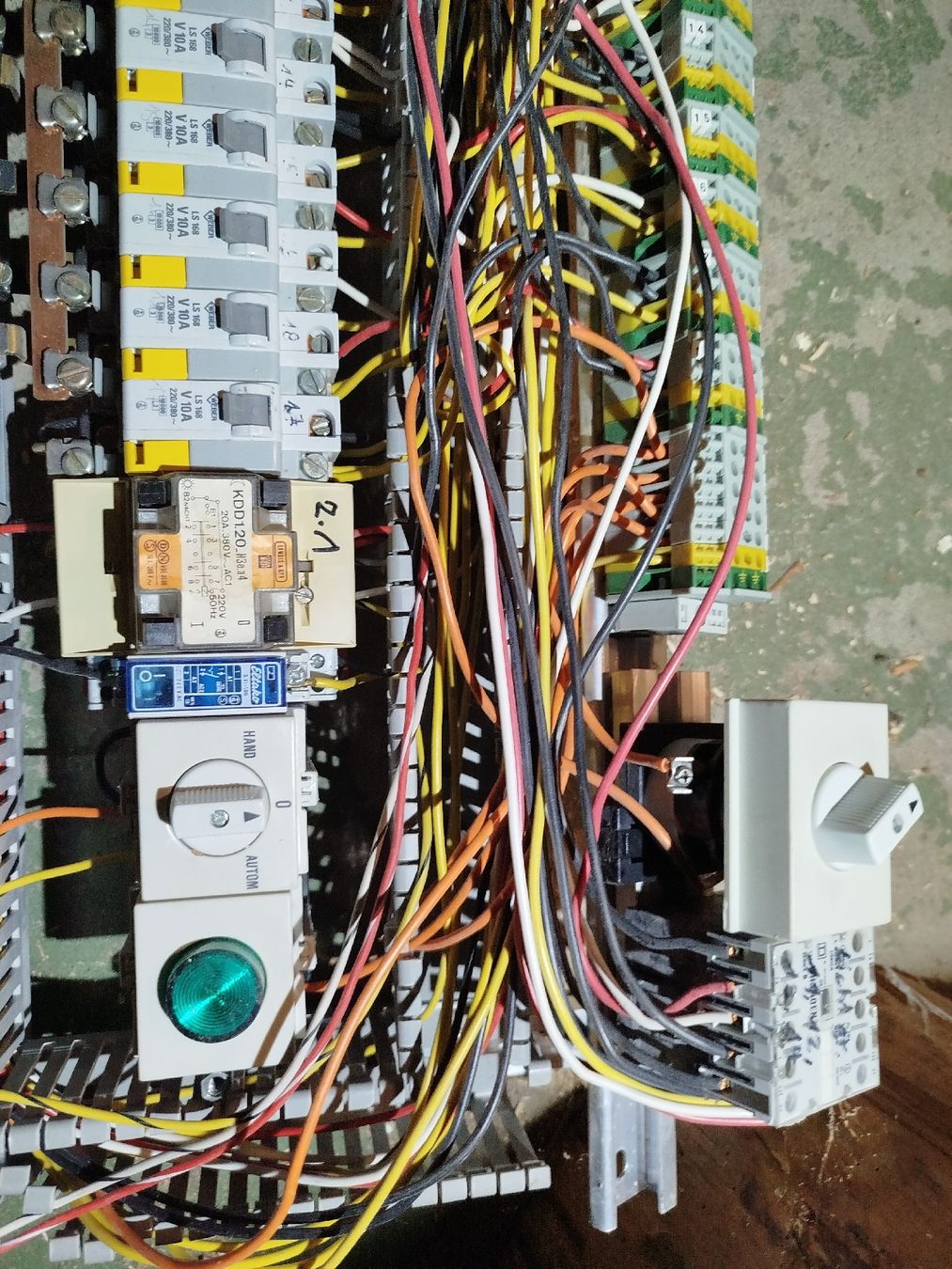 Alimentazione elettrica: altes Strom Tableau  – Usato da Leutwil venduto da Tisul 1