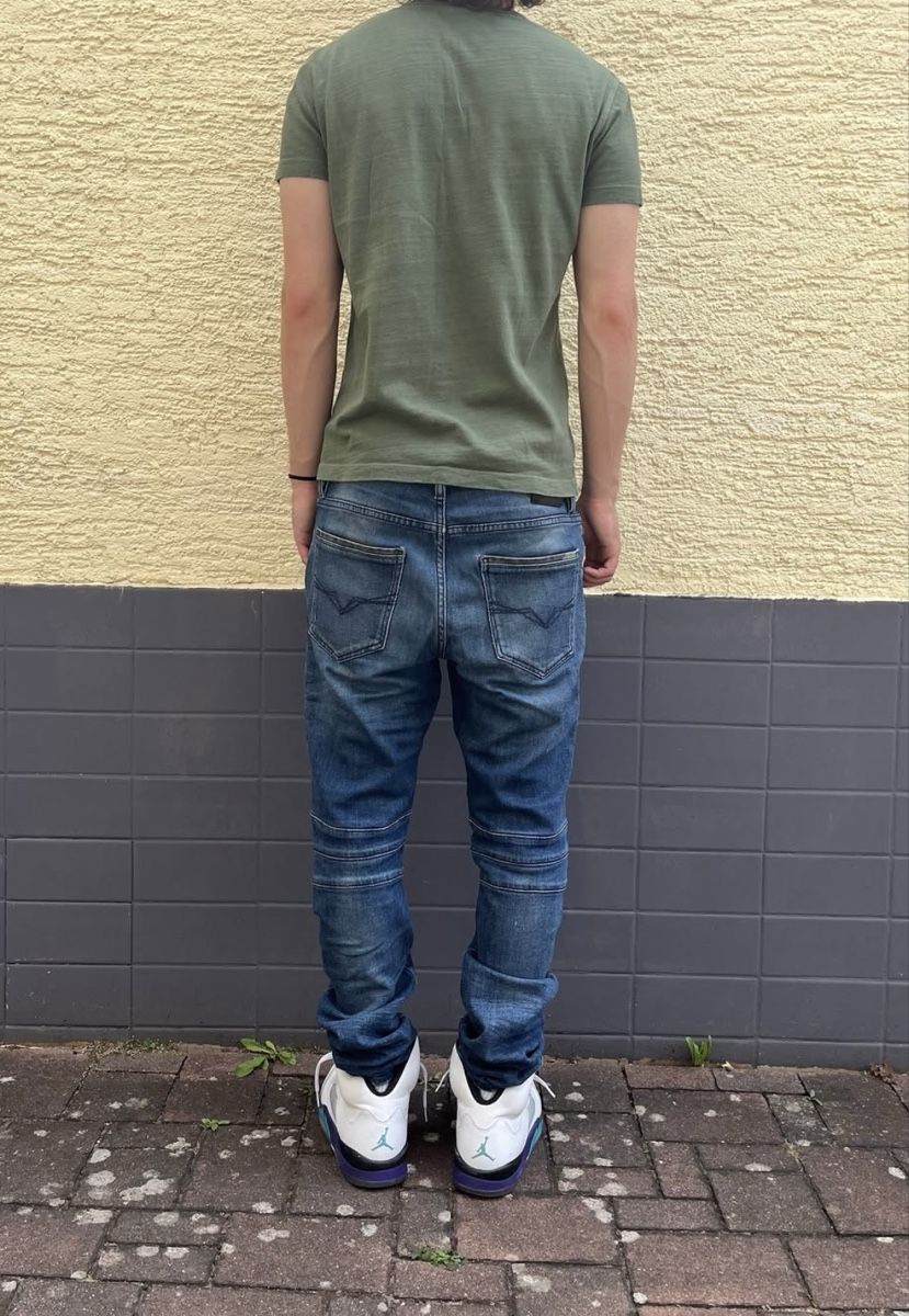 Guess Jeans: GUESS 2000s Camo Biker Jeans – Usato da Adliswil venduto da mikkital 1