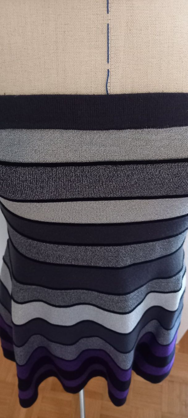 Vestiti: Schulterfreies Strickkleid mit Lurexglanz – Nuovo (secondo la descrizione) da Zwillikon venduto da Leewii 4