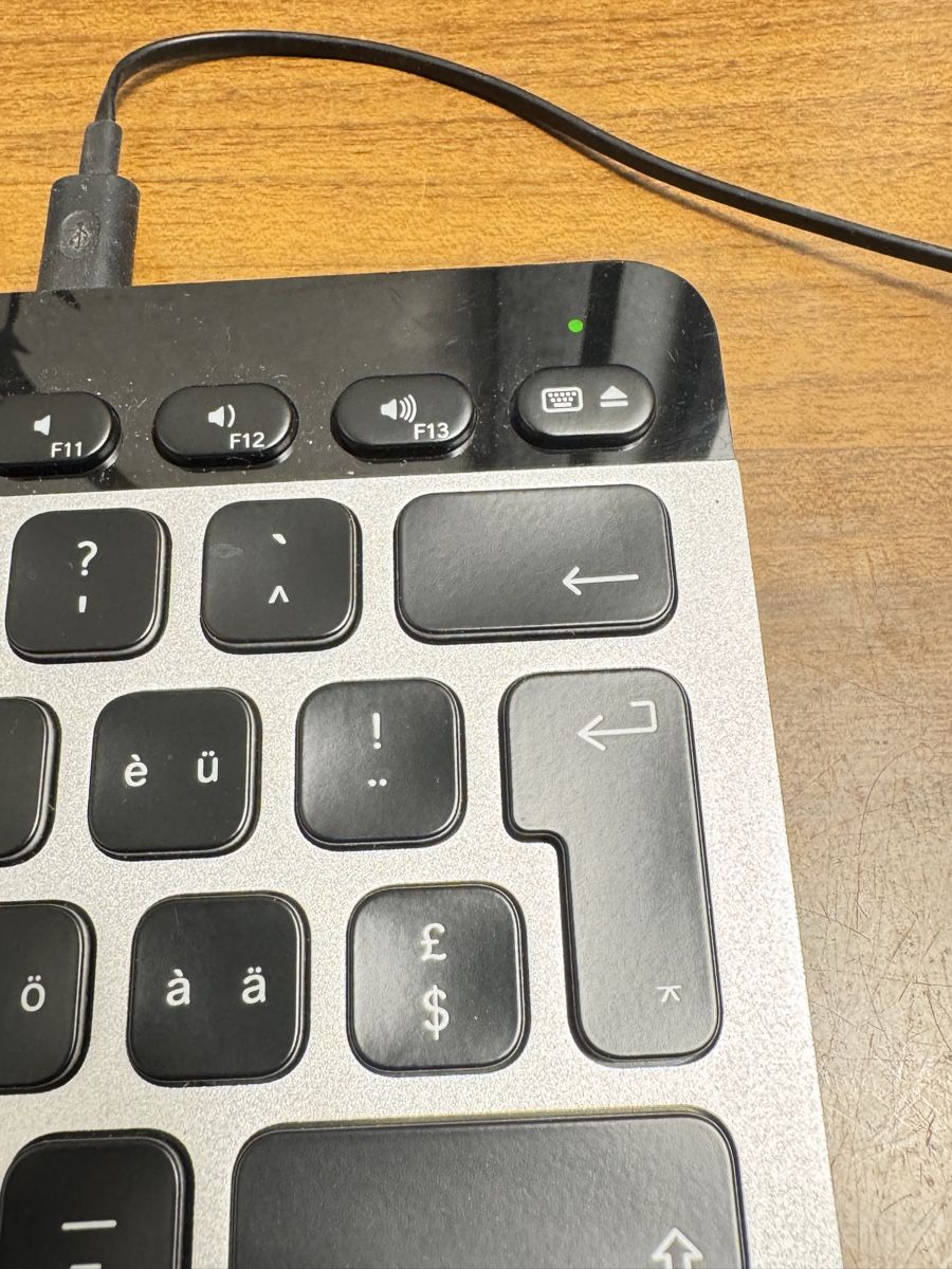 Logitech Tastiere: Tastatur Logitech Bluetooth Easy-Switch K811 gebraucht – Usato da Schlieren venduto da Eldi84 2