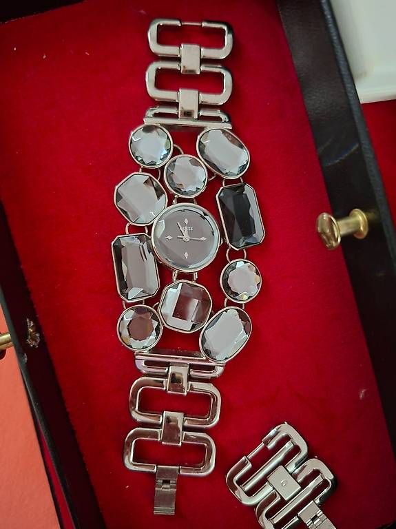 Guess Uhren: Guess Uhr – Gebraucht aus Emmenbrücke von Ddagi