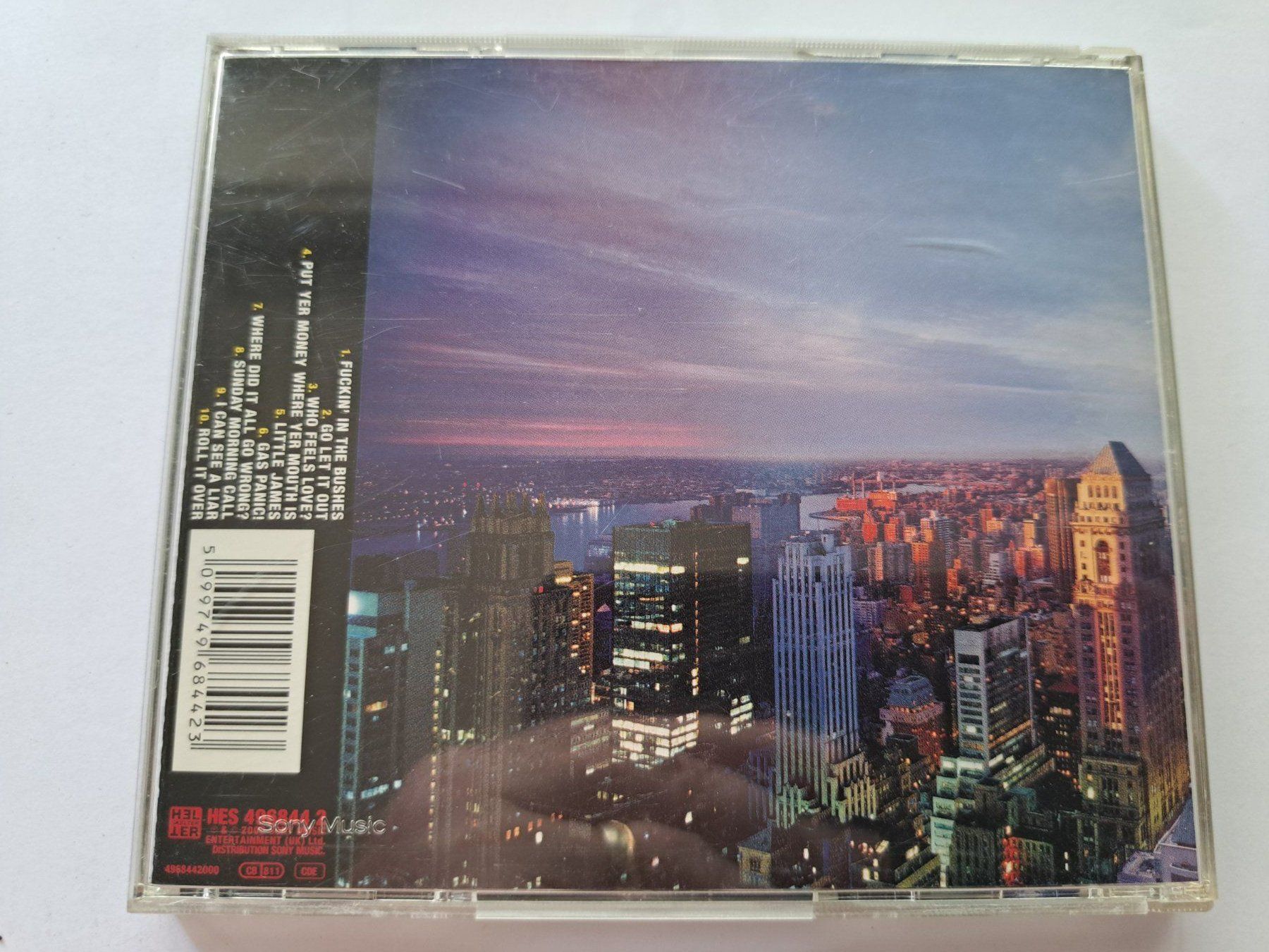 CDs: Cd Oasis - Standing on the.... – Gebraucht aus Pully von bro_n52j 1