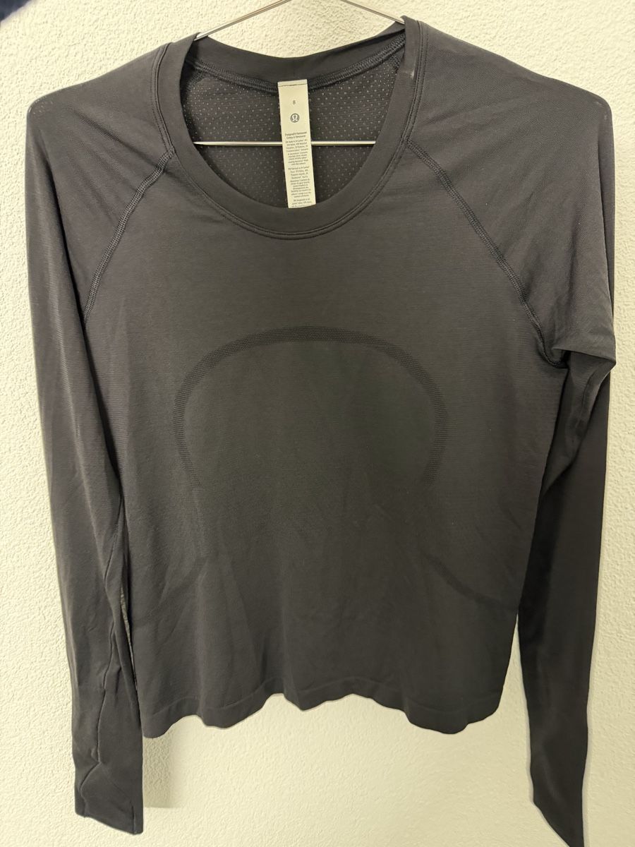 T-shirt: lululemon Swiftly Tech Long Sleeve 2.0 – Nuovo (secondo la descrizione) da Zürich venduto da and_fpn2