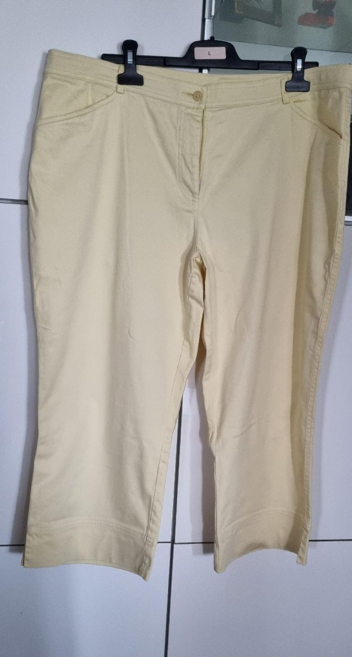 Alba Moda Pantalons: Bermuda ALBA MODA T48 – D'occasion à Tolochenaz par nieeva