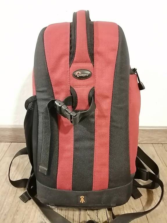 Sacs à dos: Lowepro Kamara-Rucksack, rot-schwarz – D'occasion à Reinach BL par urbanfinds