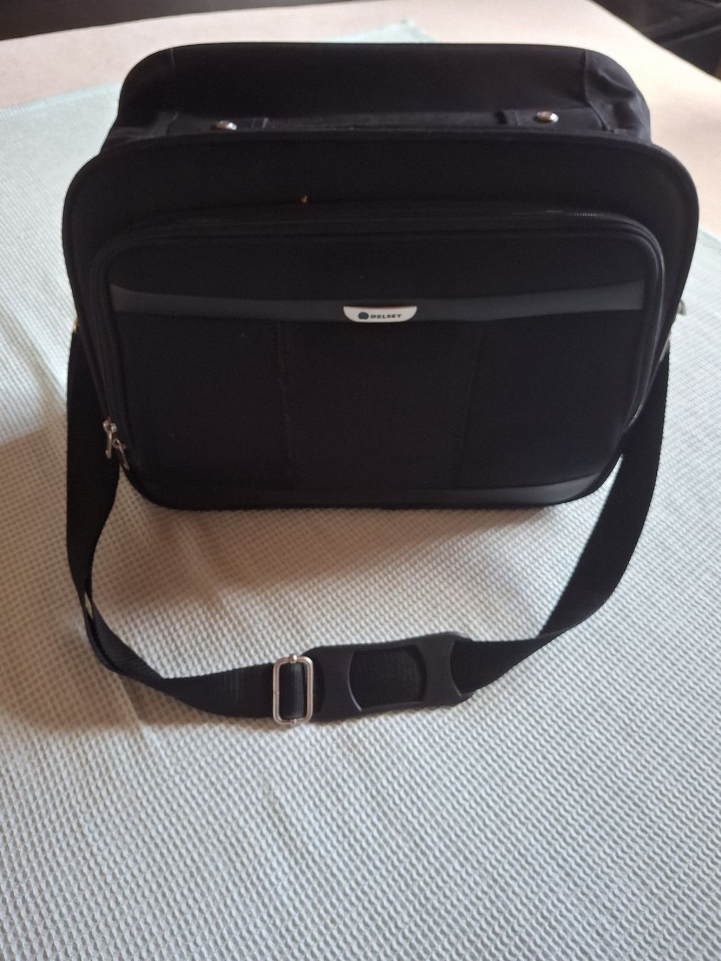 Delsey Borse: Sacoche ordinateur DELSEY noir – Usato da Villiers venduto da san_jn5w