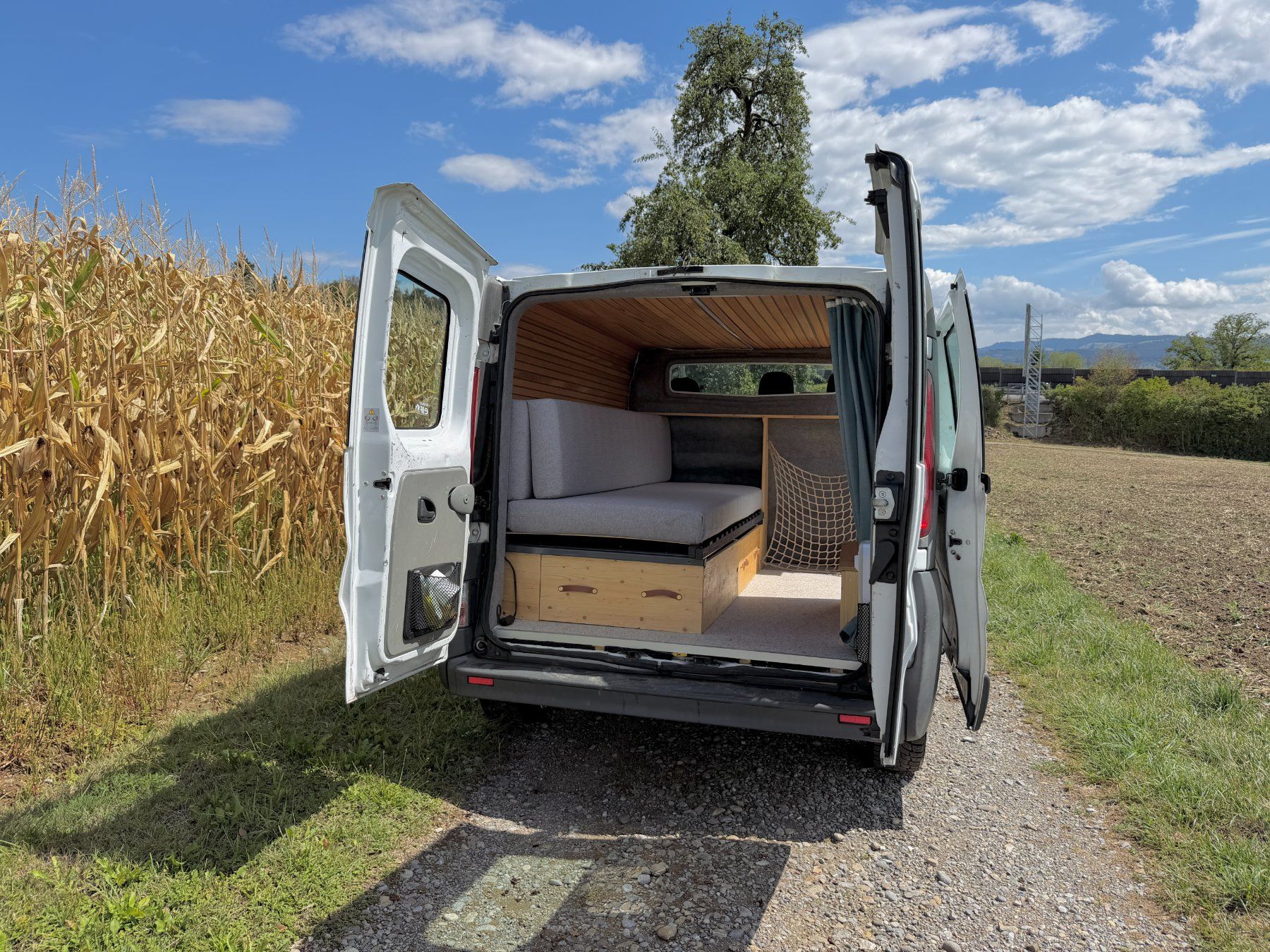 Renault Camping Fahrzeuge: Renault Trafic dCI 90 - Camper Ausbau – Gebraucht aus Baar von Jonathanfreeman 4