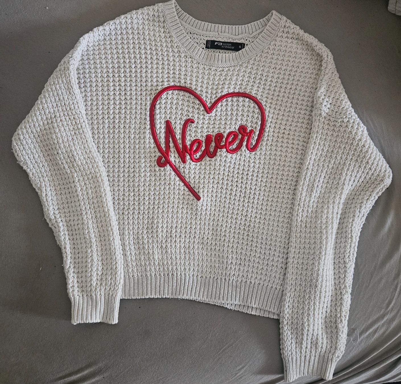 Maglioni & Felpe: Weisser Strickpulli mit Herz – Usato da Wallisellen venduto da geo_775n