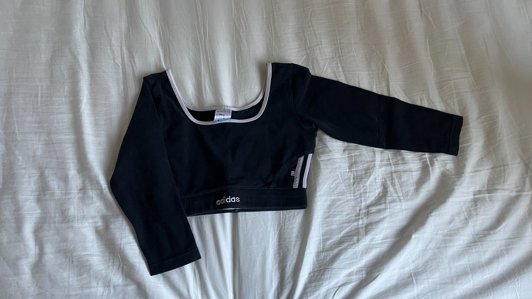 Adidas Top: Adidas Crop Top – Usato da Zürich venduto da lau_d8tb
