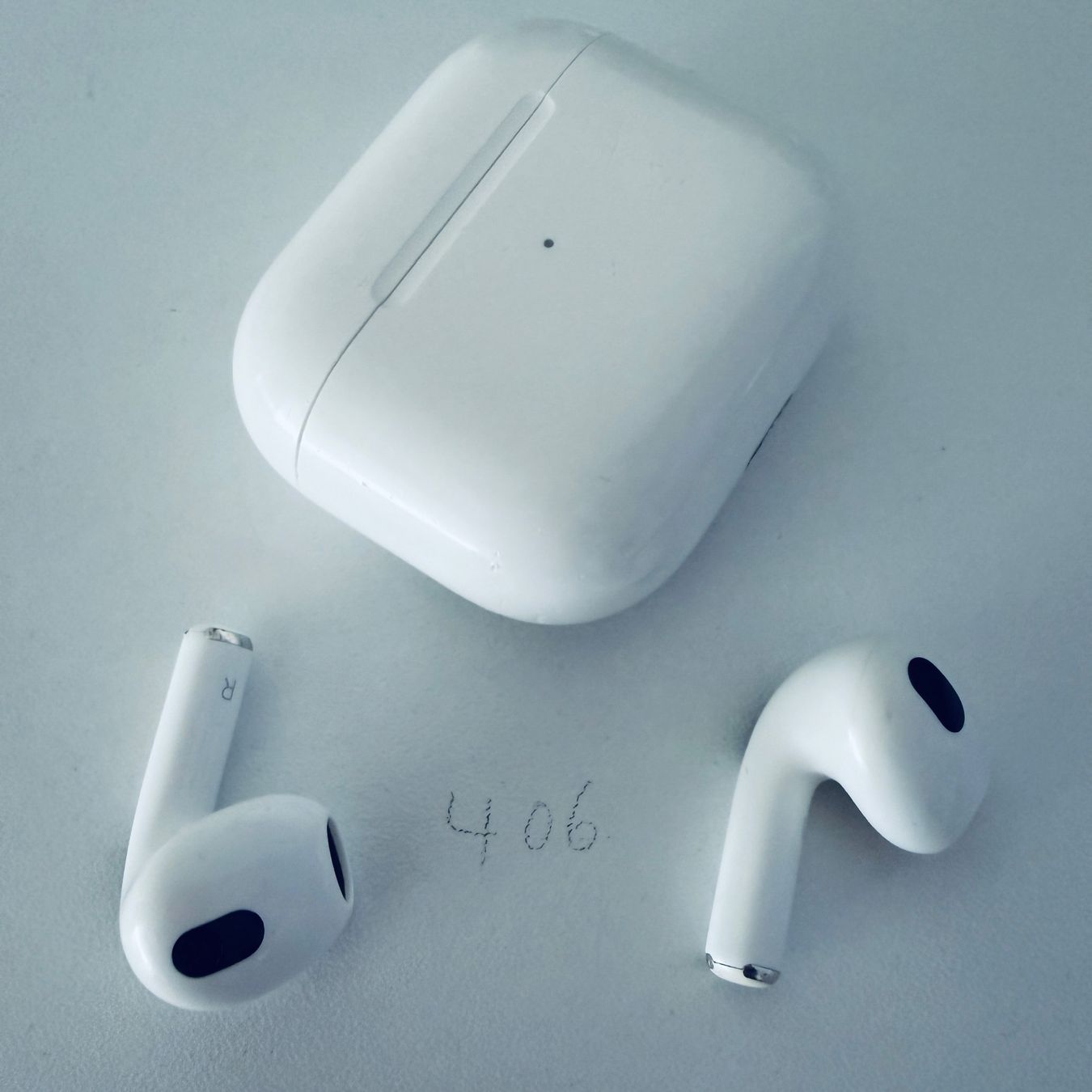 Apple Cuffie: Original Apple AirPods 3 Gen. Kopfhörer mit MagSafe Case – Usato da Basel venduto da MY.AIRPODS.SHOP 3