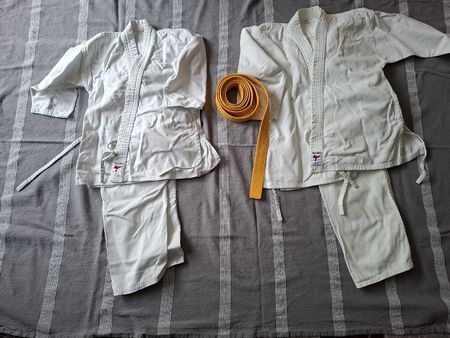 Karate Judo Anzüge /Kimono Gr 120 und Gr. 140 von KAITEN