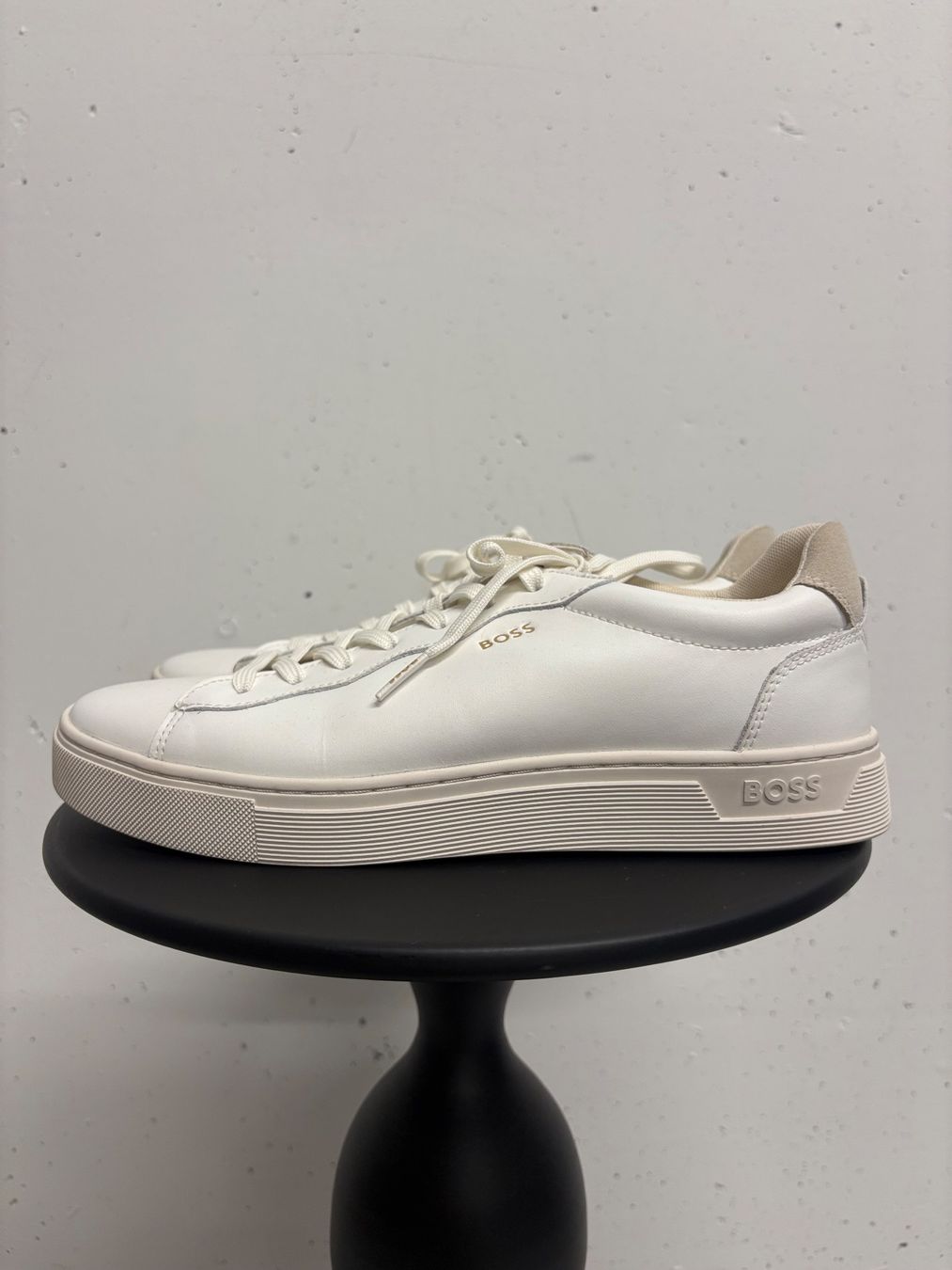 Hugo Boss Scarpe da donna: Boss Sneaker Weiss Leder Grösse 40 Amber Runn – Nuovo (secondo la descrizione) da Regensdorf venduto da secondchancefashion