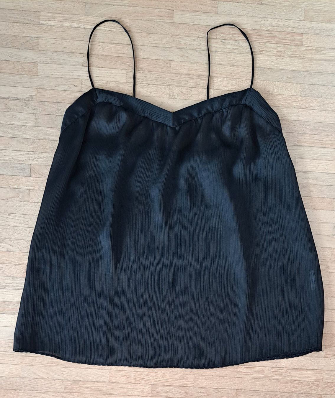 Tops: Chic caraco à fines bretelles – Neu (gemäss Beschreibung) aus Le Mont-sur-Lausanne von olatiu