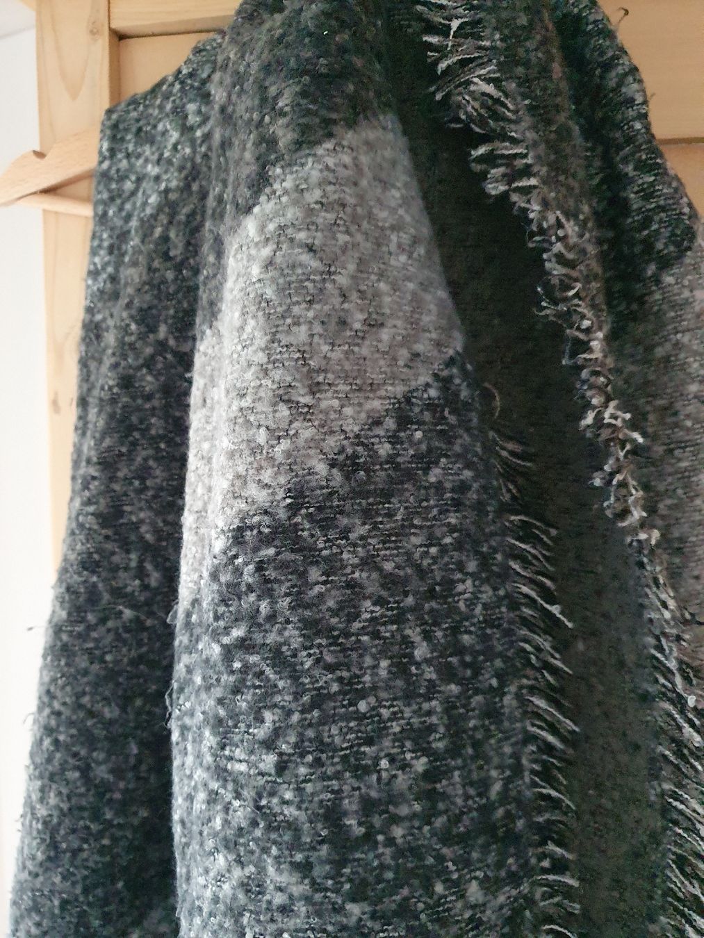 Foulard & Sciarpe: Schal, schwarz, grau – Usato da Steinach venduto da Xamax18 1