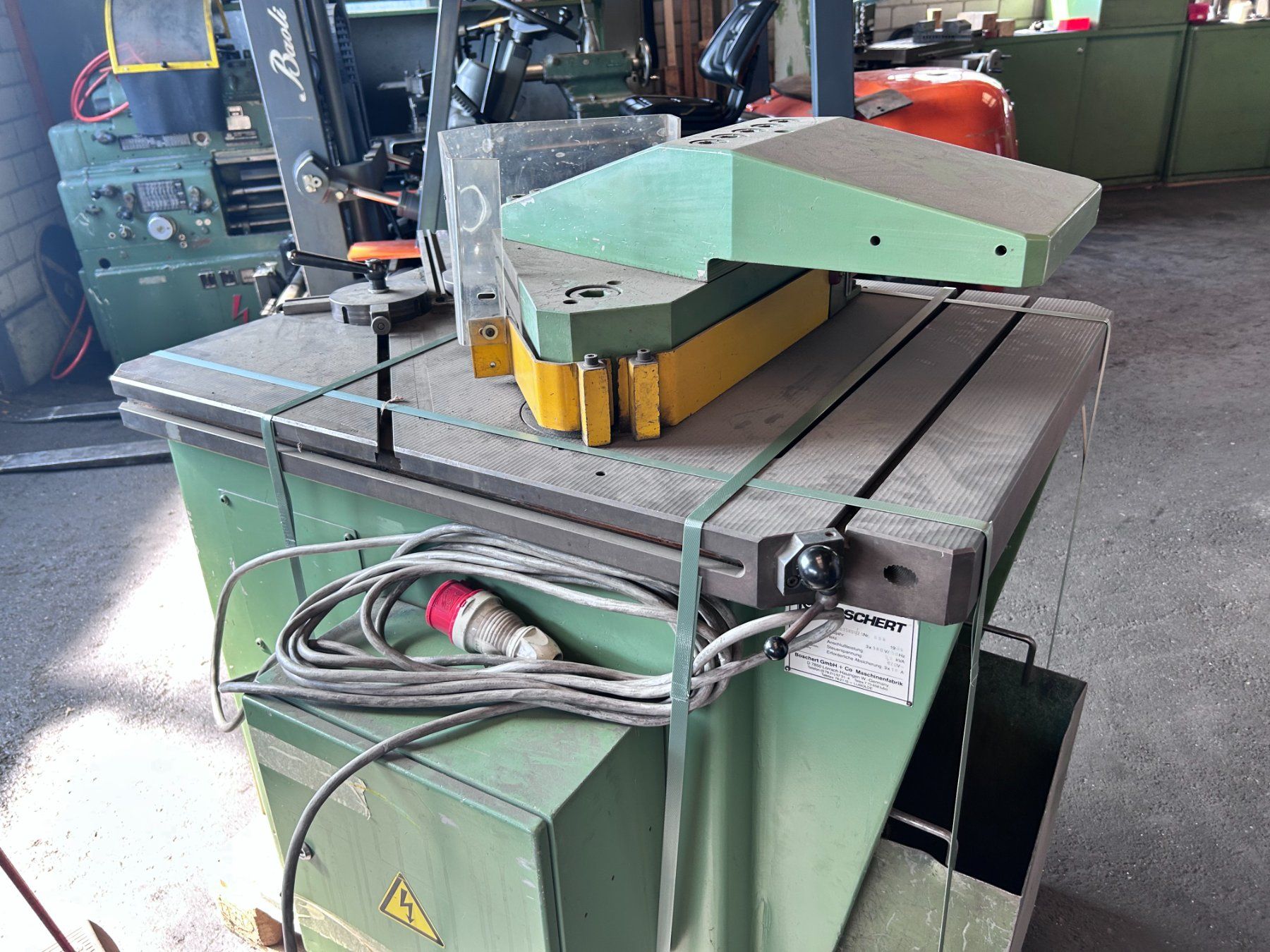 Tutte le macchine: Boschert Ausklinkmaschine – Usato da Münchenstein venduto da fransch 6