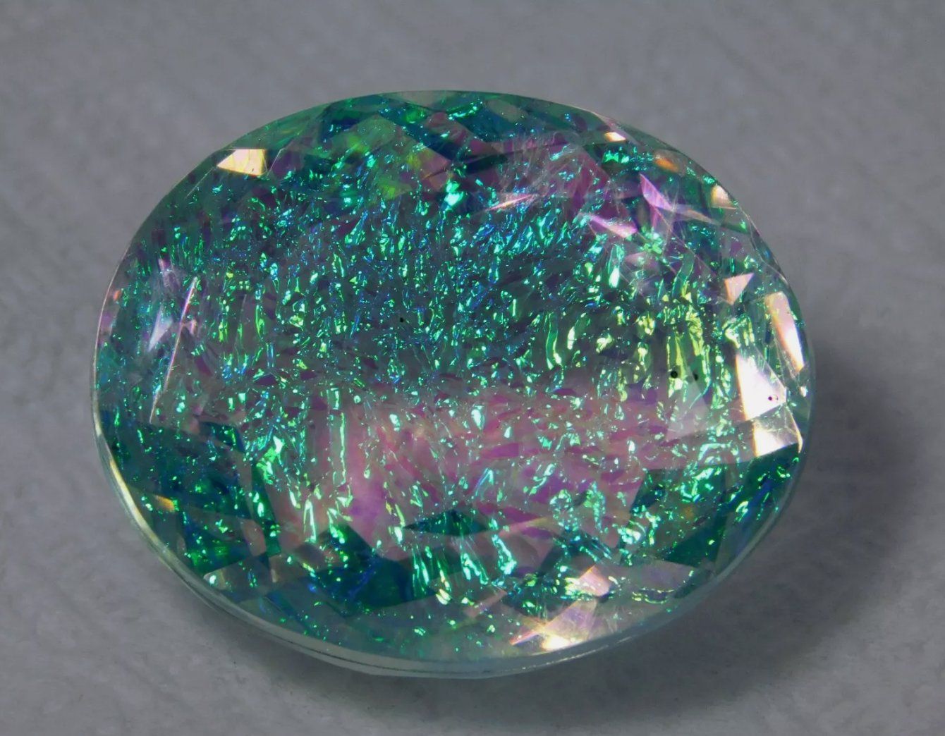Edelsteine: Certified 58.05 Ct Lab. monarch fire opal doublet oval – Neu und originalverpackt aus Genève von AWWA