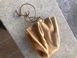 Beutel aus Leder hellbraun mit Zugband gebrauchter Zustand