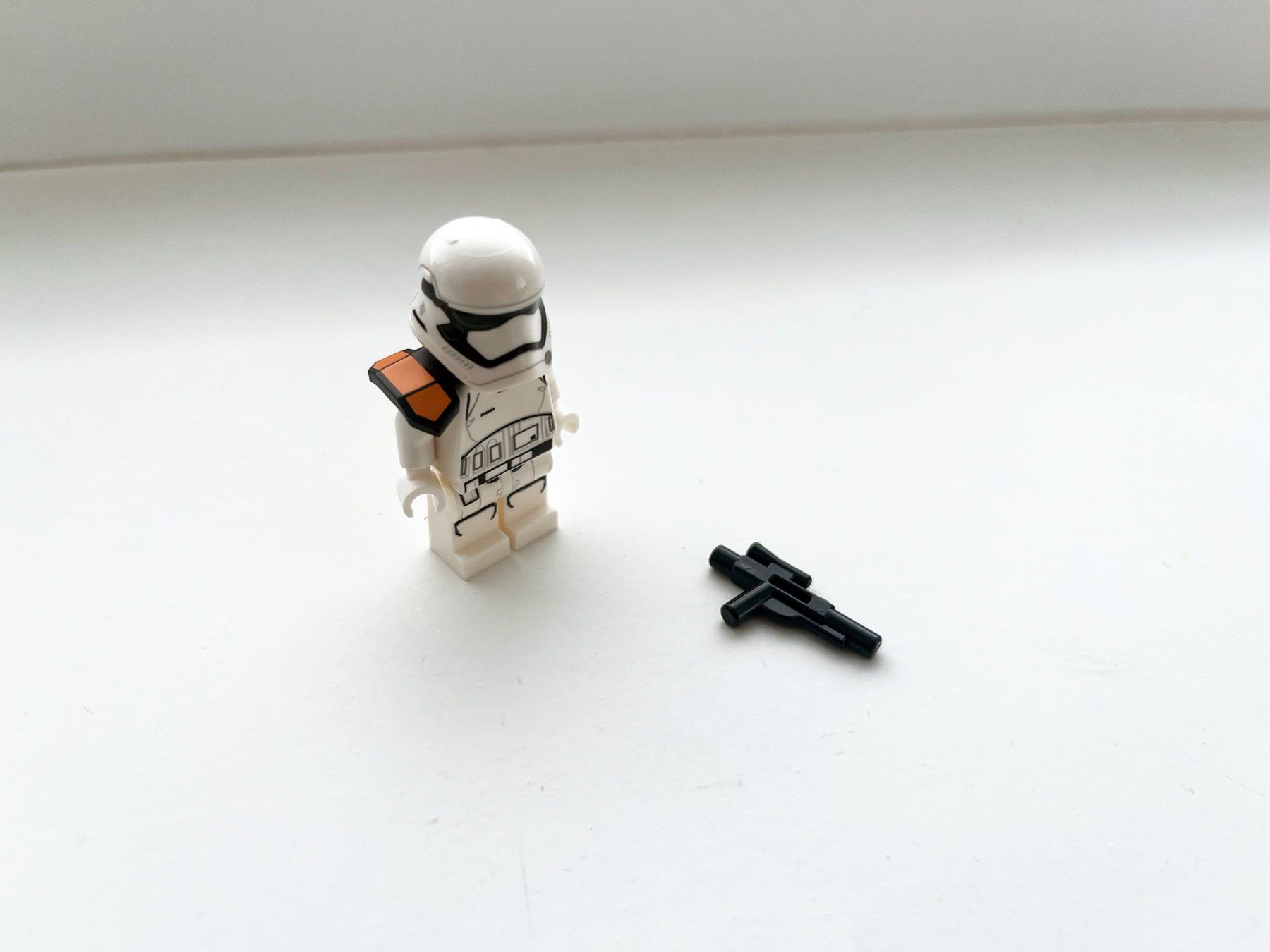 Lego Kit di costruzioni: LEGO Star Wars - SW0667 First Order Stormtrooper + Pauldron – Usato da Lausanne venduto da BeyondStories