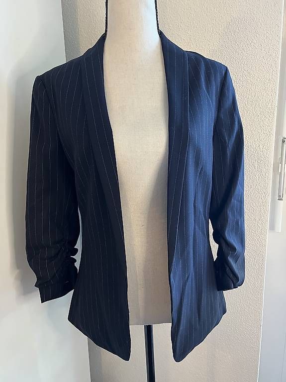 Giacche: Blazer mit feinen Nadelstreifen Grösse S – Usato da Urdorf venduto da Marybyii 4