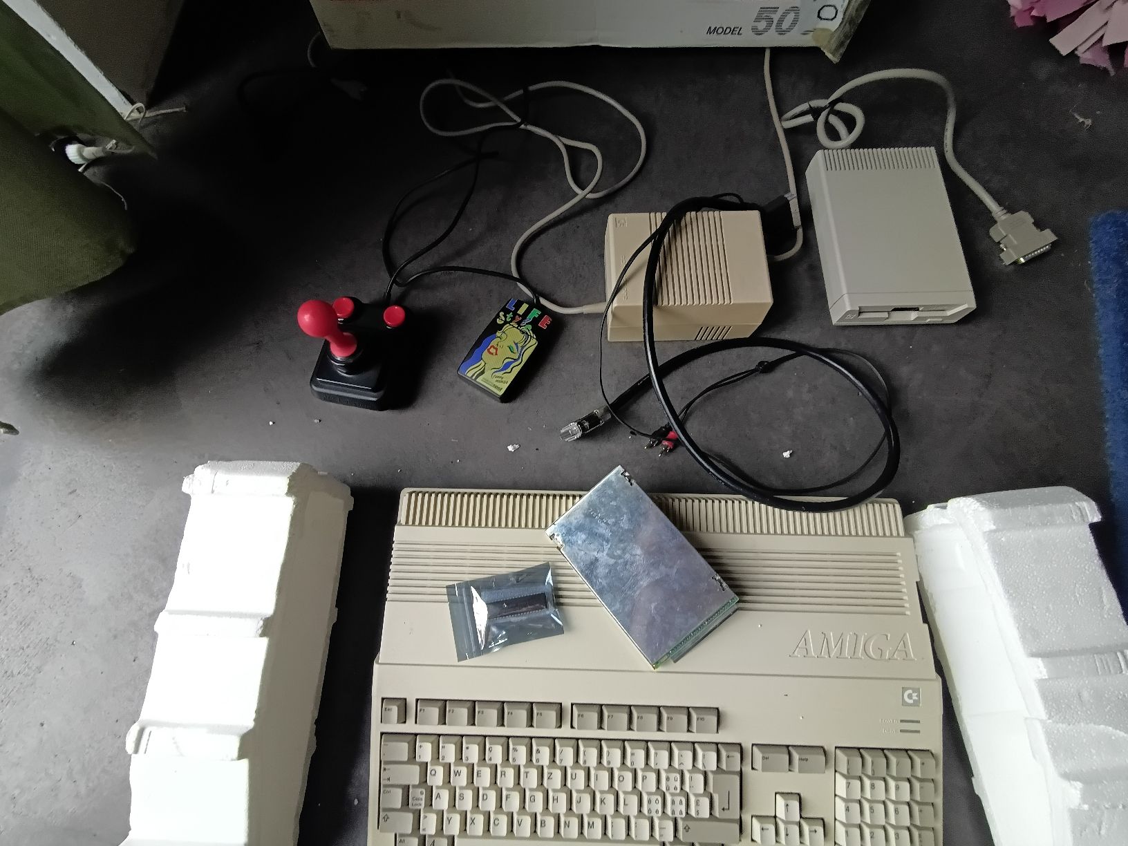 Commodore PC: commodore amiga 500 mit viel zubehör – Difettoso da Tamins venduto da Luzibuzi 4