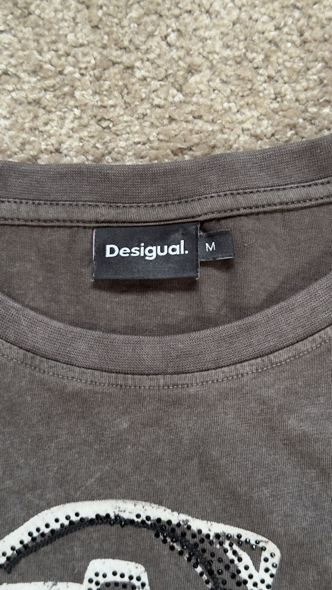 Desigual T-shirt: Desigual T-shirt Boots Strass Oversize T.M – Usato da Vuippens venduto da Anna_as 2