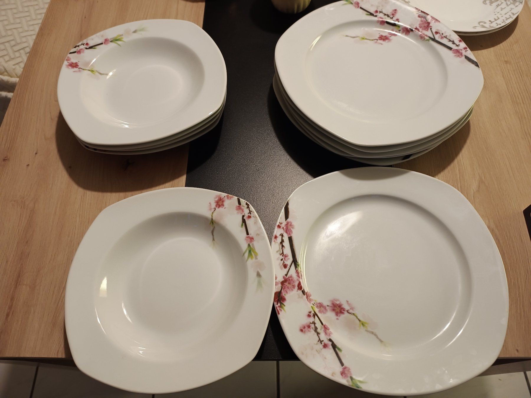 Geschirrsets: Tellerset Sakura – Gebraucht aus Pfäffikon SZ von Elendir