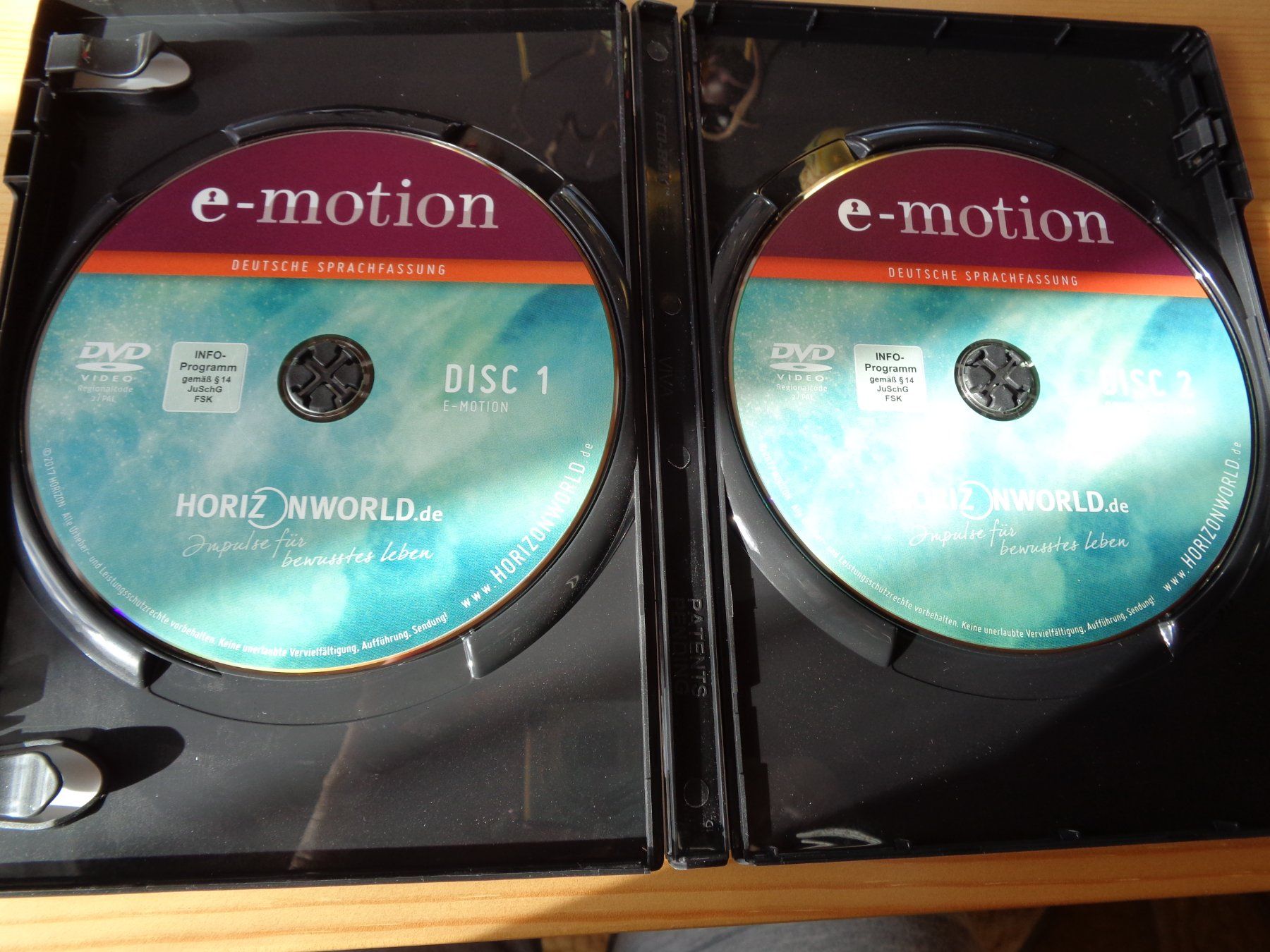 Tutti i DVDs: E-Motion. Deutsche Sprachfassung. 2 DVD, NEU! – Nuovo (secondo la descrizione) da Wiesendangen venduto da Gullfoss 2