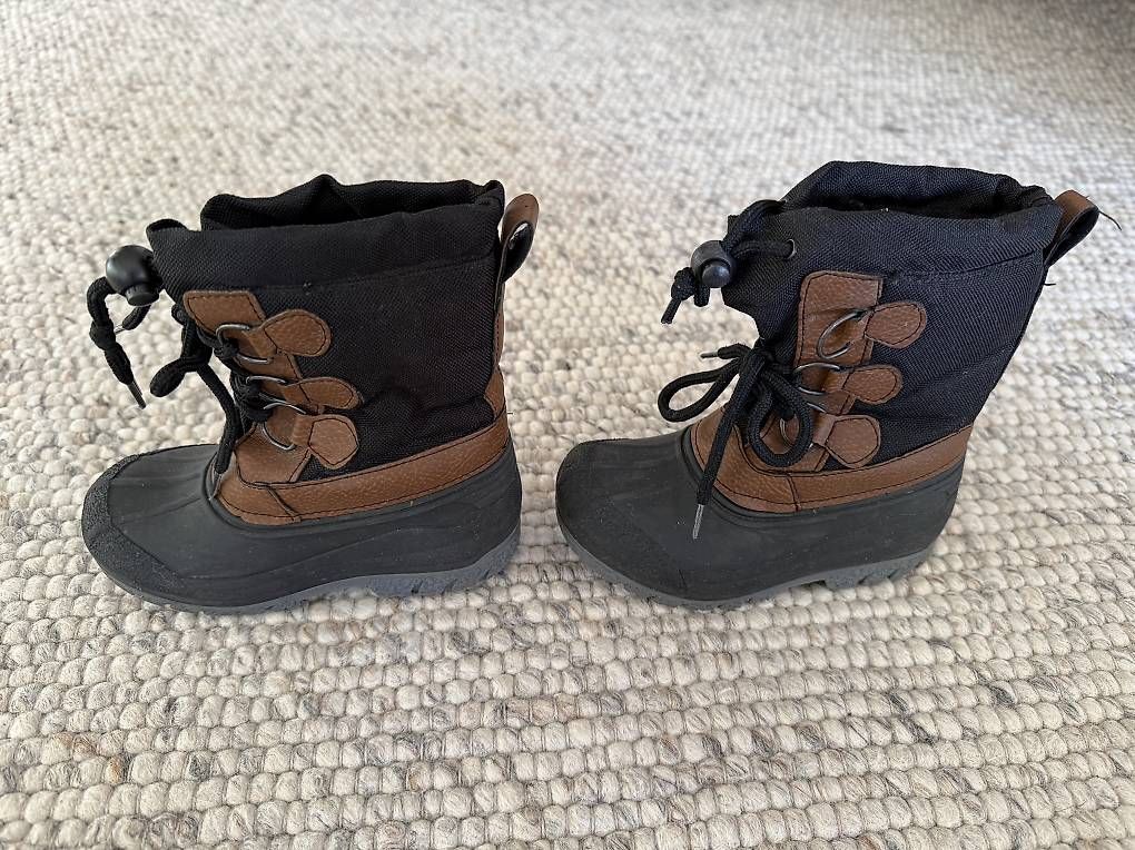 Scarpe per ragazzi: Winterschuhe Gr. 26/27  – Usato da Chur venduto da Nina12345