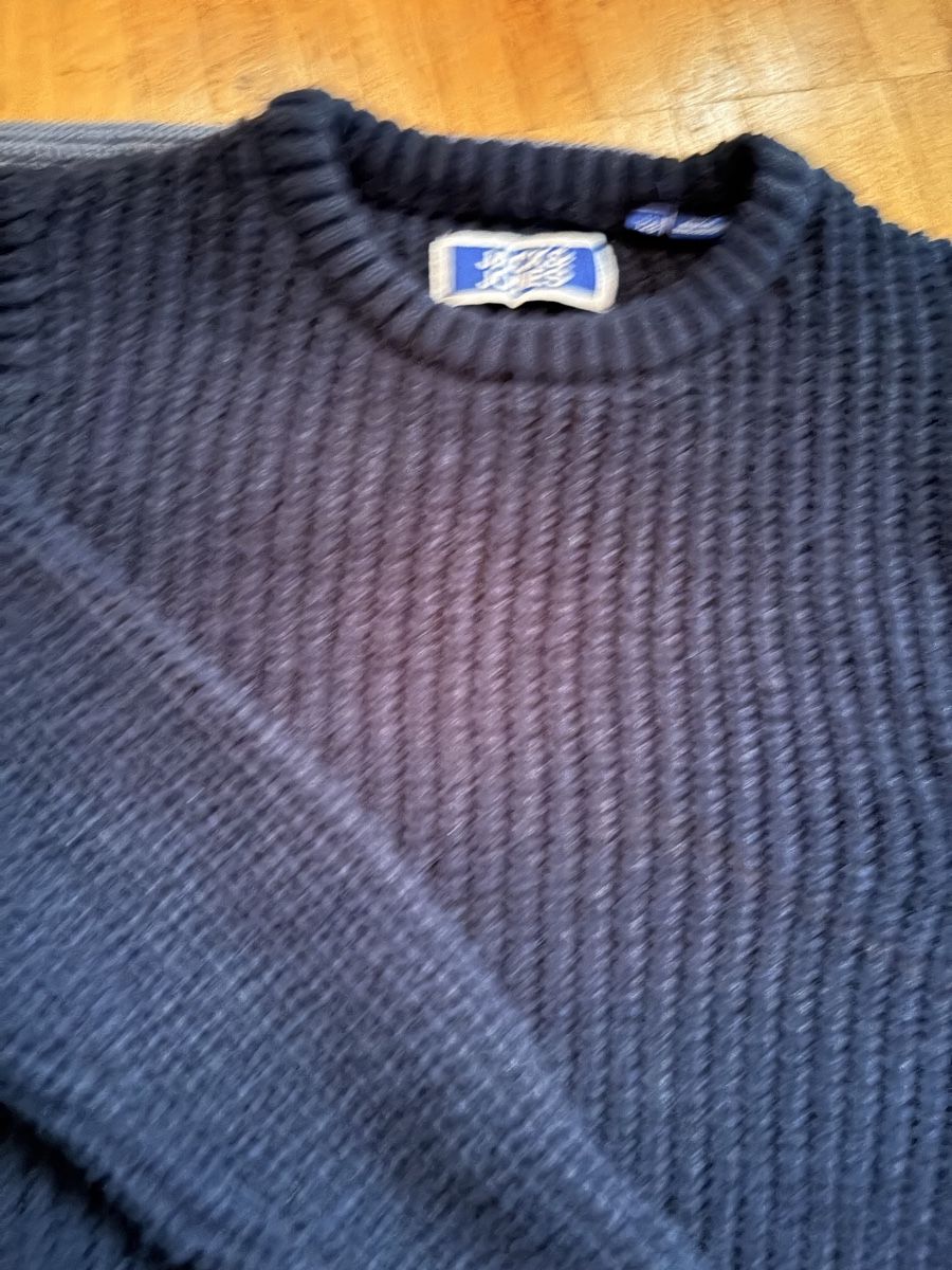 Pullover & Sweatshirts: 2 dicke Pullover Grösse 128 – Gebraucht aus Basel von Dumbolino1 2