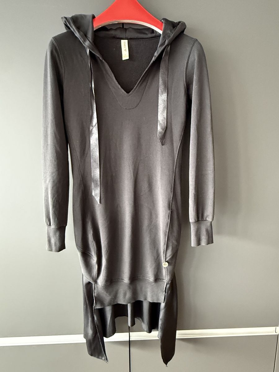 T-shirt: MET-Designer-Shirt mit Kapuze – Usato da Adligenswil venduto da Esthee