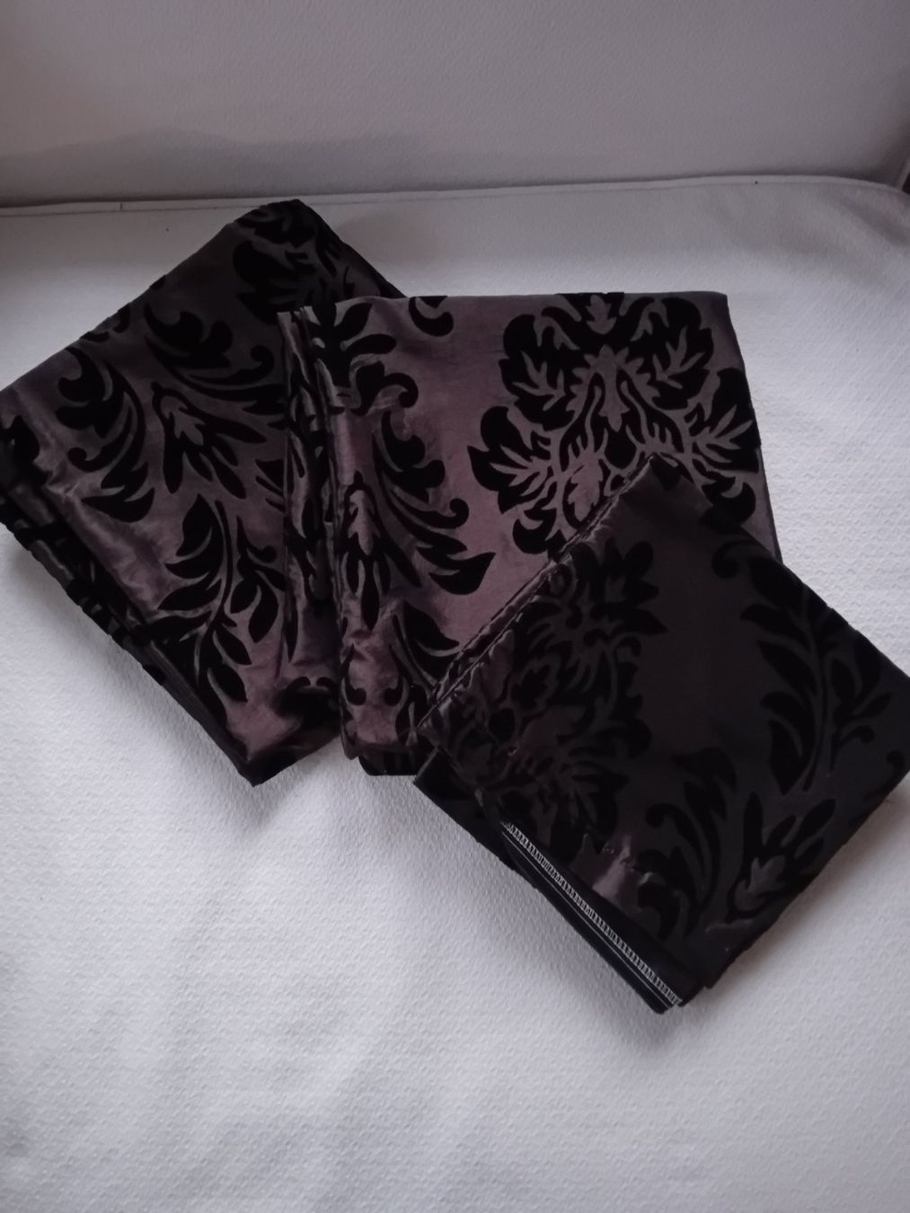 Cuscini: Coussin décoratif velours noir et brun chocolat – Usato da Rüthi (Rheintal) venduto da titlis07 6
