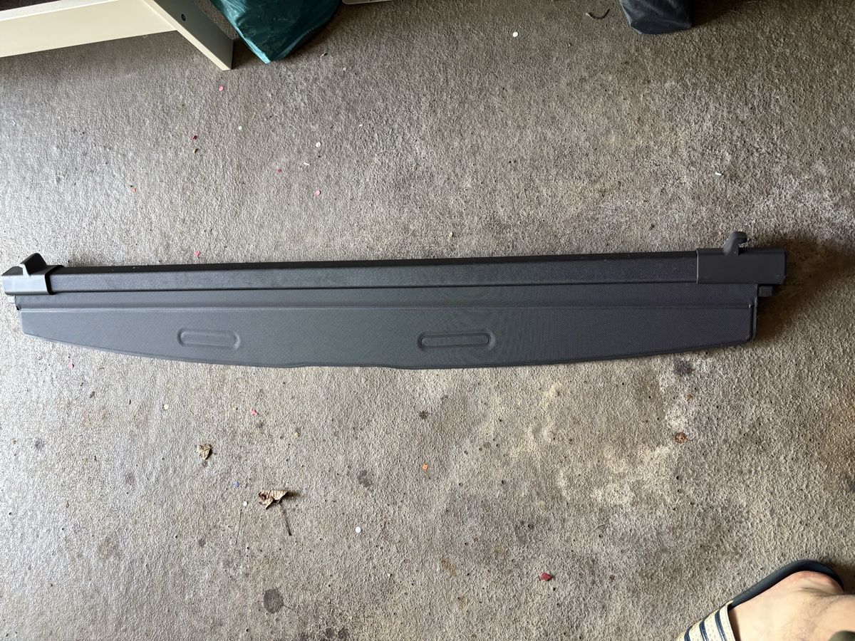 VW Accessori per altri veicoli: VW T5 Laderaumabdeckung Rollo – Usato da Hölstein venduto da Moserei14 1