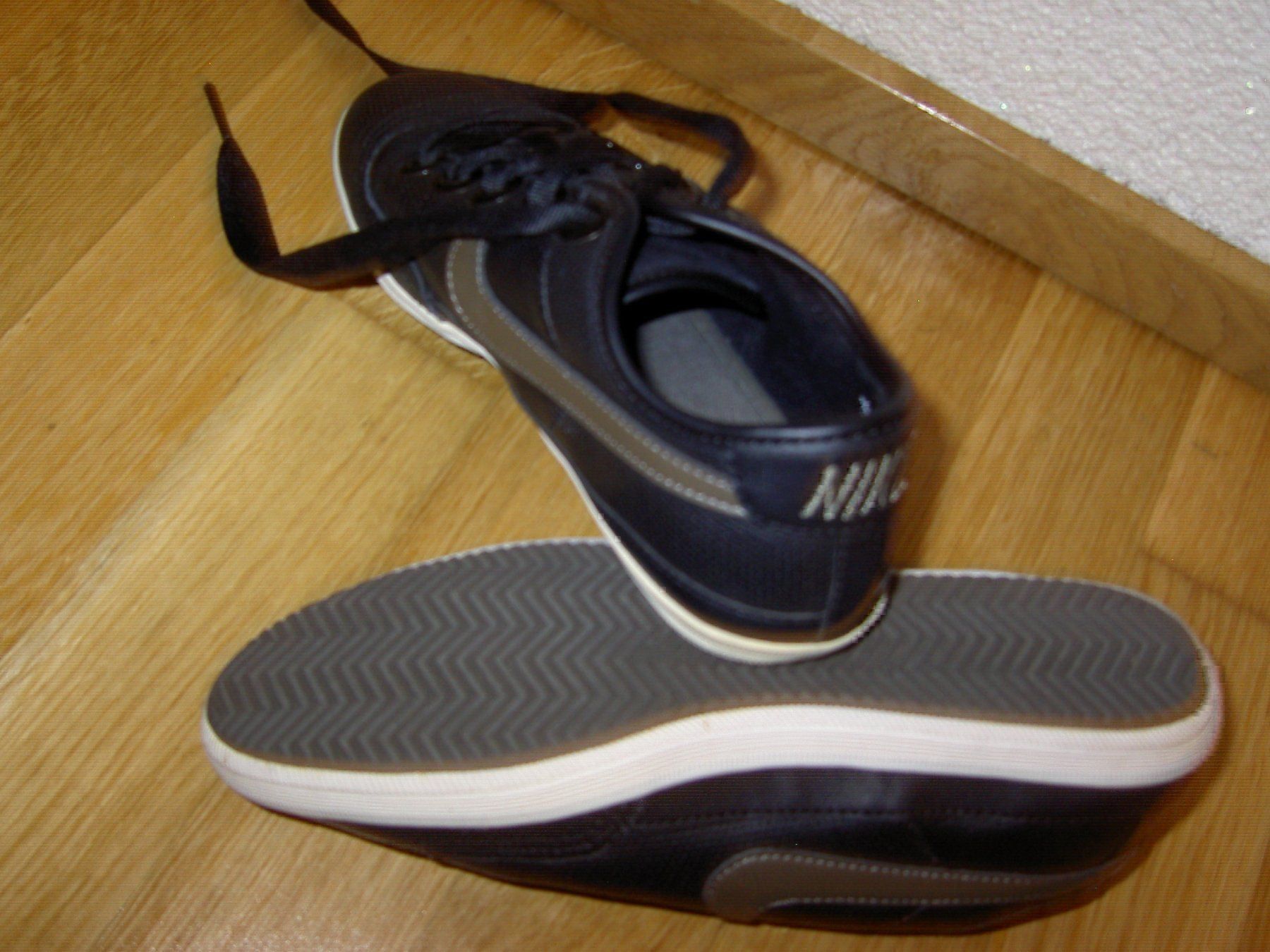 Nike Scarpe da donna: Mädchen schuhe nike gr.36 – Nuovo (secondo la descrizione) da Bettlach venduto da Tradenet100 1