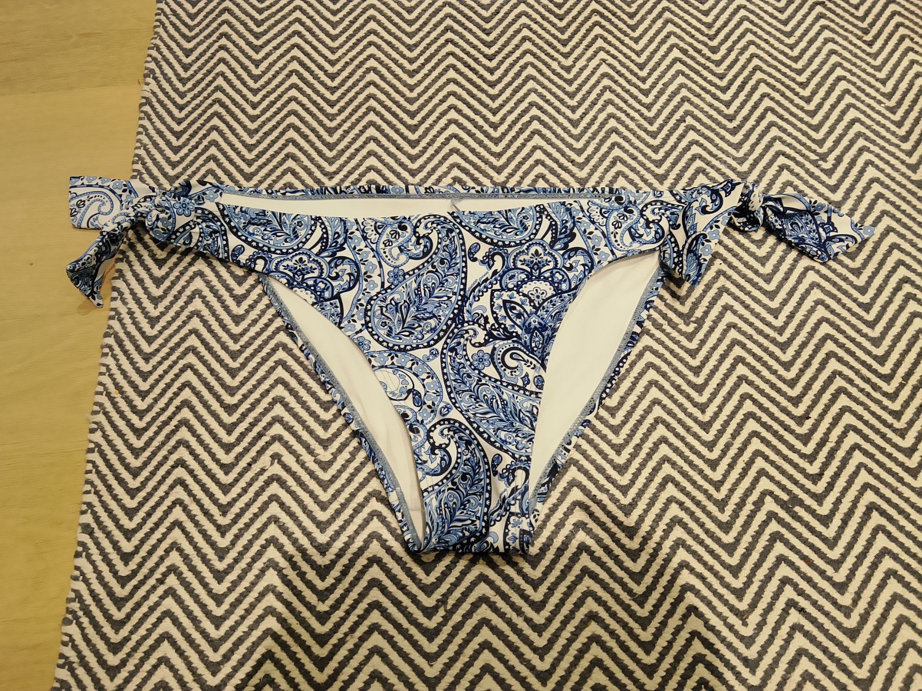 Pantaloni: Badehose Damen Grösse L mit Paisley Muster – Nuovo (secondo la descrizione) da Bellikon venduto da MellonCollieMitTwint