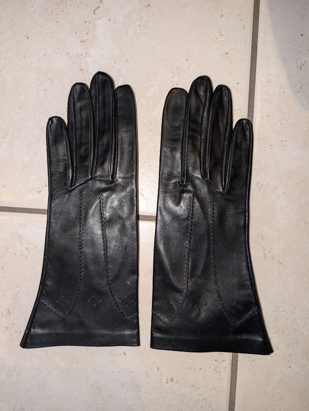 Handschuhe & Handstulpen: Damen Lederhandschuhe schwarz Grösse S gebraucht – Gebraucht aus Ranflüh von ale_md2s