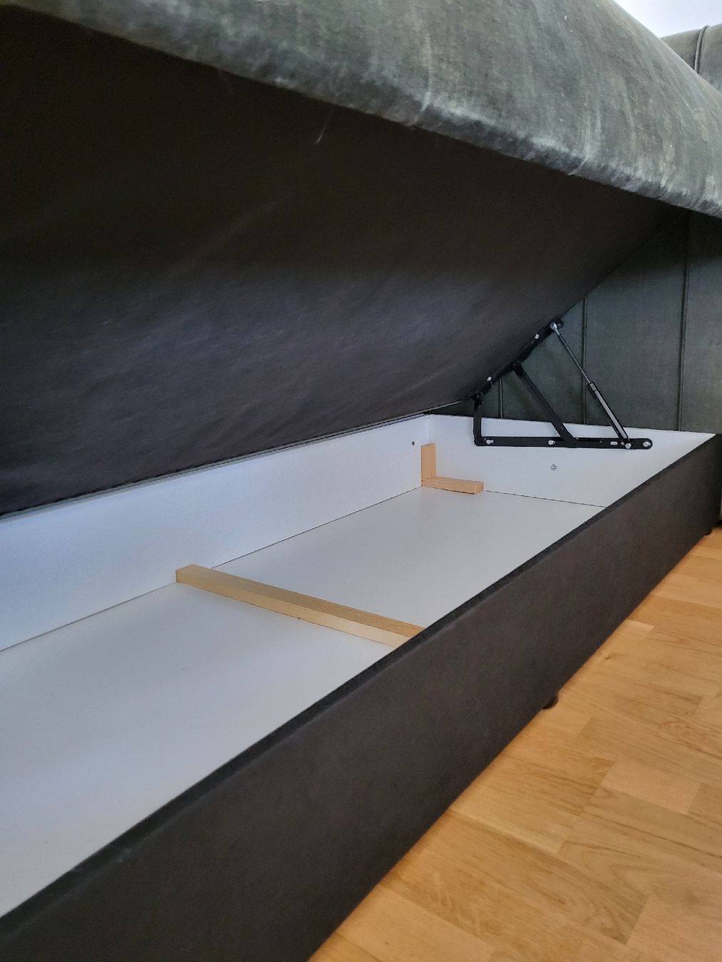 Letti: Boxspringbett Dunkelgrün mit Bettkasten – Usato da Niederwangen BE venduto da ros_jv59 1