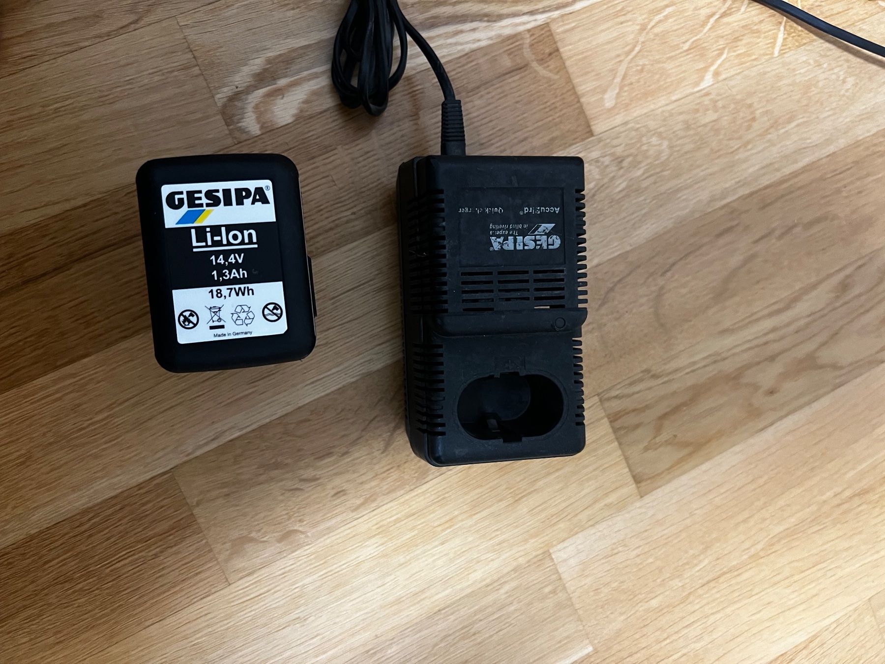 Caricatori & Batterie: Gesipa Li-lon Batterie + Ladegeräte – Usato da Wil SG venduto da Kushikushoo 1