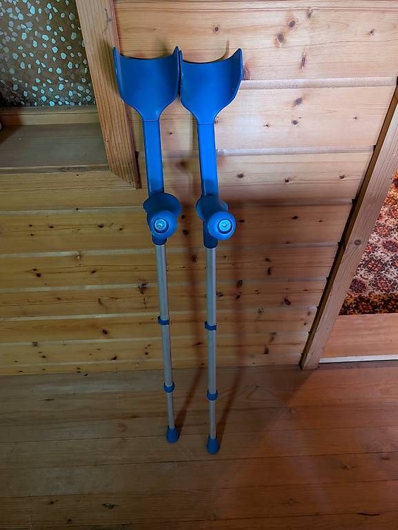 Gehhilfen: Krücken  – Gebraucht aus Windlach von Tangler89