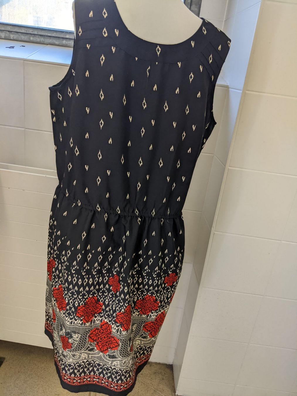Vestiti: damenkleid GR 40 – Usato da Langnau am Albis venduto da Judithsebi