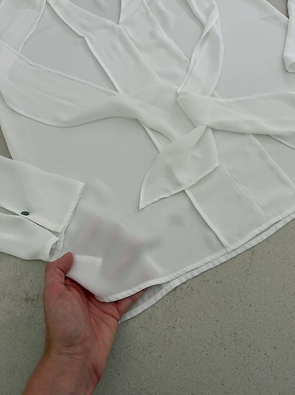 Camicette: Bluse mit Schleife Gr. S MANGO – Usato da Merlischachen venduto da GlamGarb 4