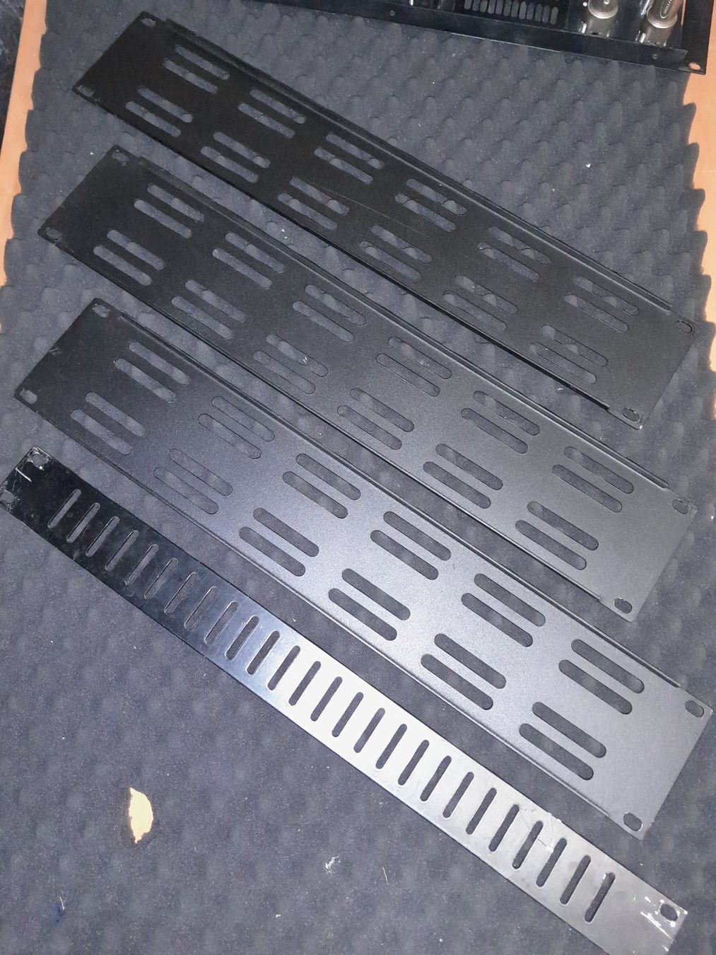 Sonstiges Zubehör: 4 Stk. Rackblenden 19 Zoll, schwarz , – Gebraucht aus Steffisburg von FutureOne 4