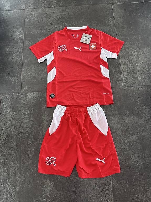Schweizer Nati Scarpe, pantaloni & magliette da ginnastica: Schweizer Nationalmannschaft Kinder-Set Grösse 128 NEU – Usato da Auenstein venduto da Rebberg2014