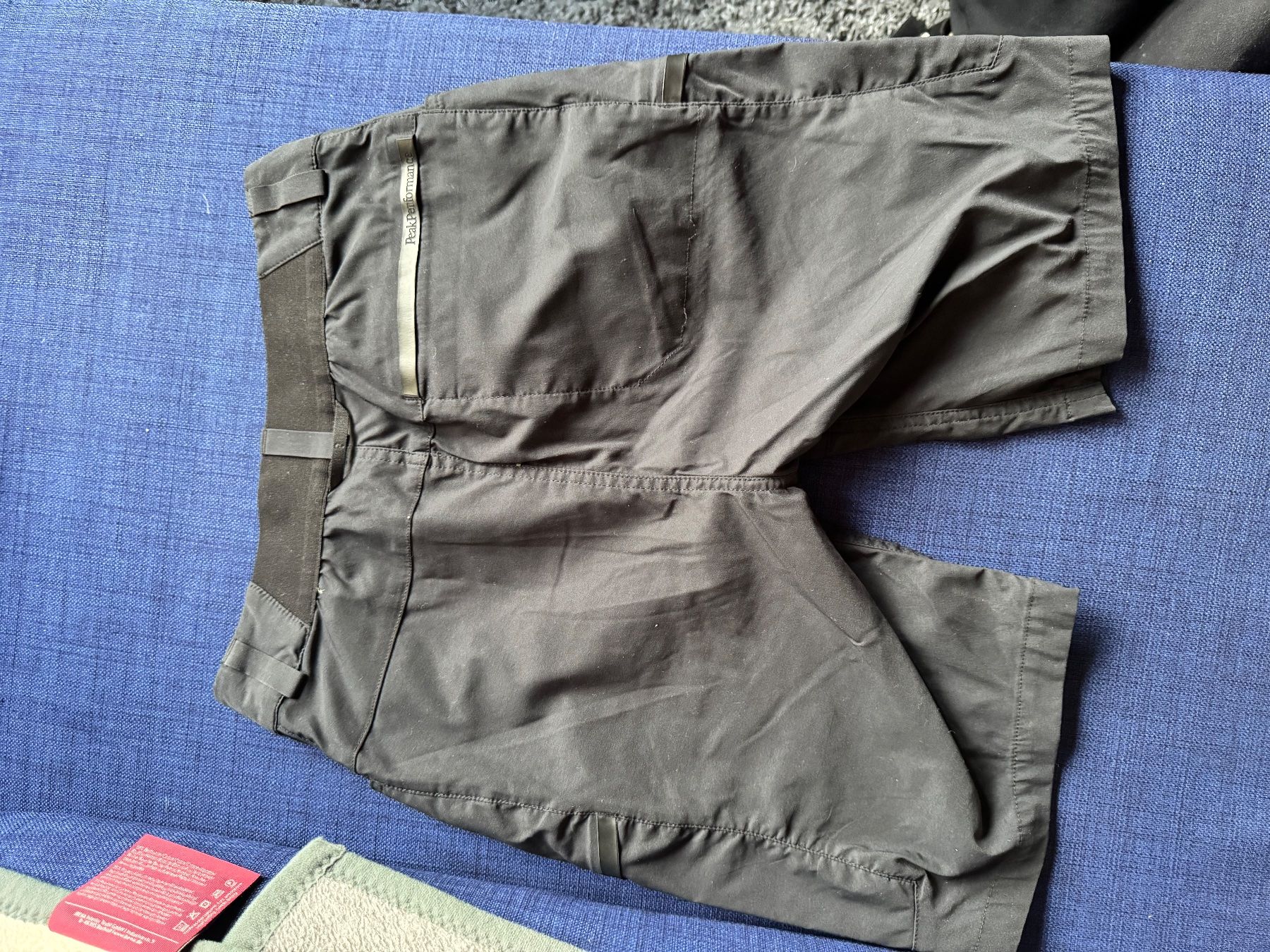 Peak Performance Hosen: Shorts femme Peak performance – Gebraucht aus Haute-Nendaz von Norardini14. 1