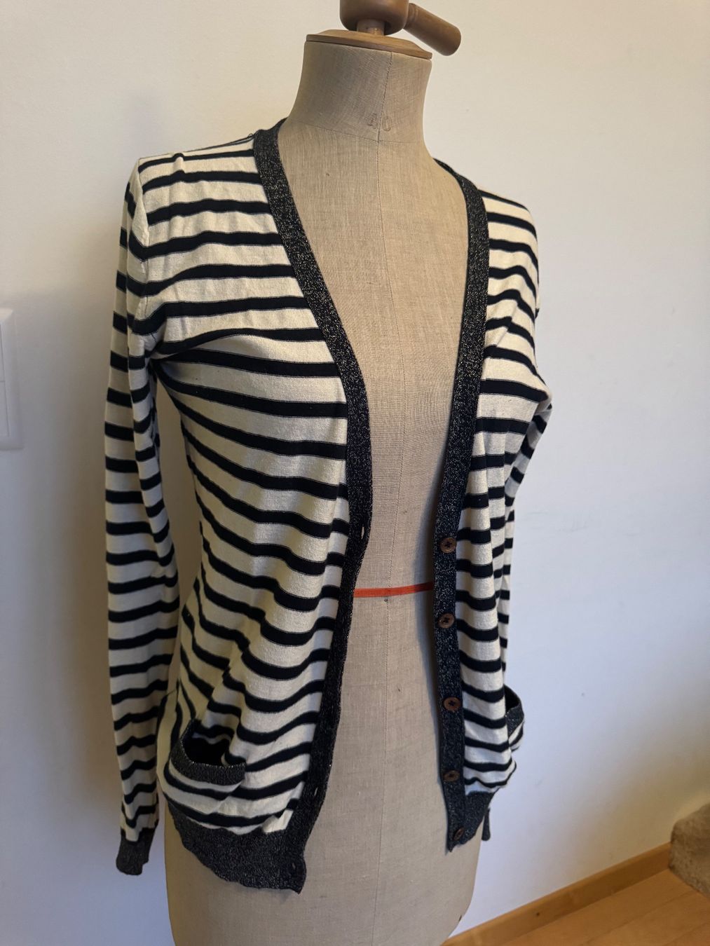 Maison Scotch Giacche: Strickjacke Maison Scotch gestreift, Gr. M – Usato da Hombrechtikon venduto da tvogel