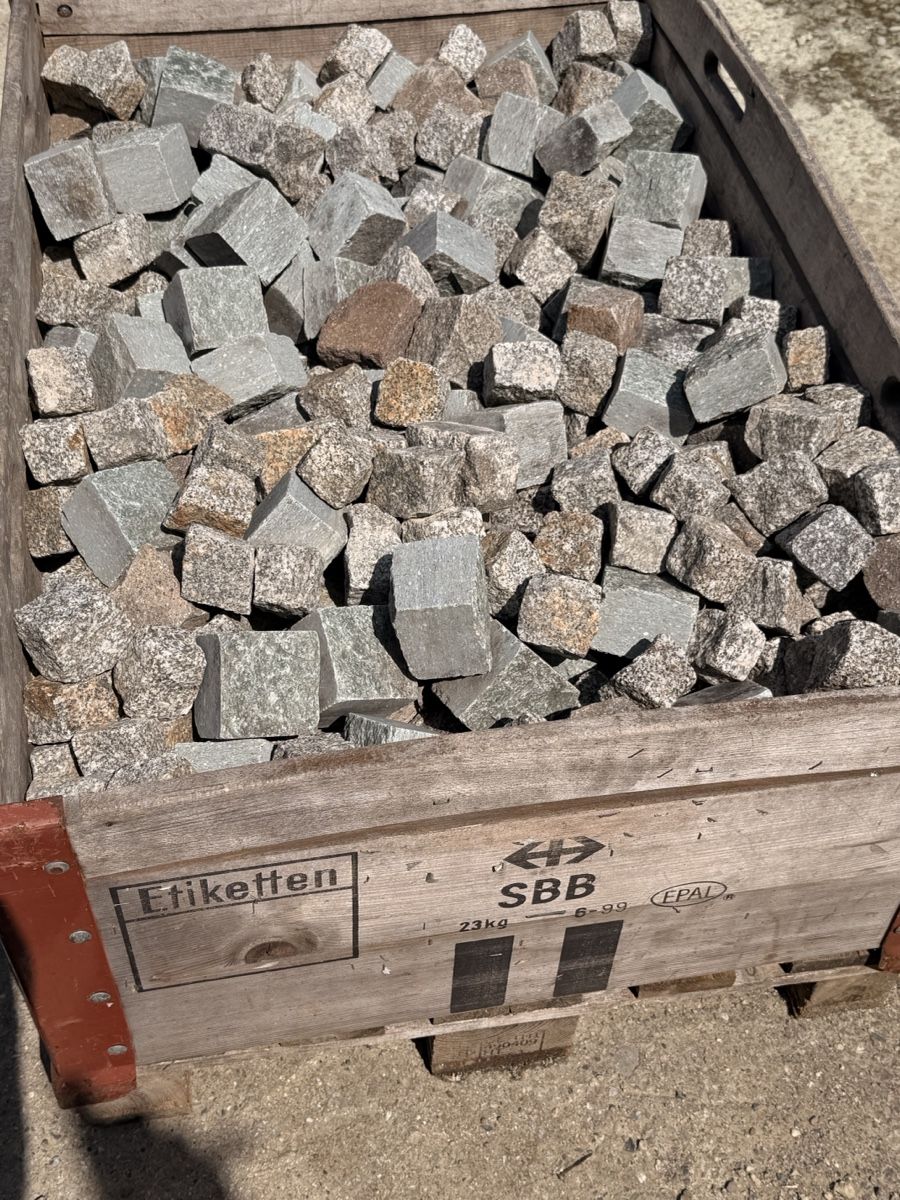 Pietre & tegole: Pflastersteine Bsetzisteine Granit klein – Usato da Stadel venduto da marcello32