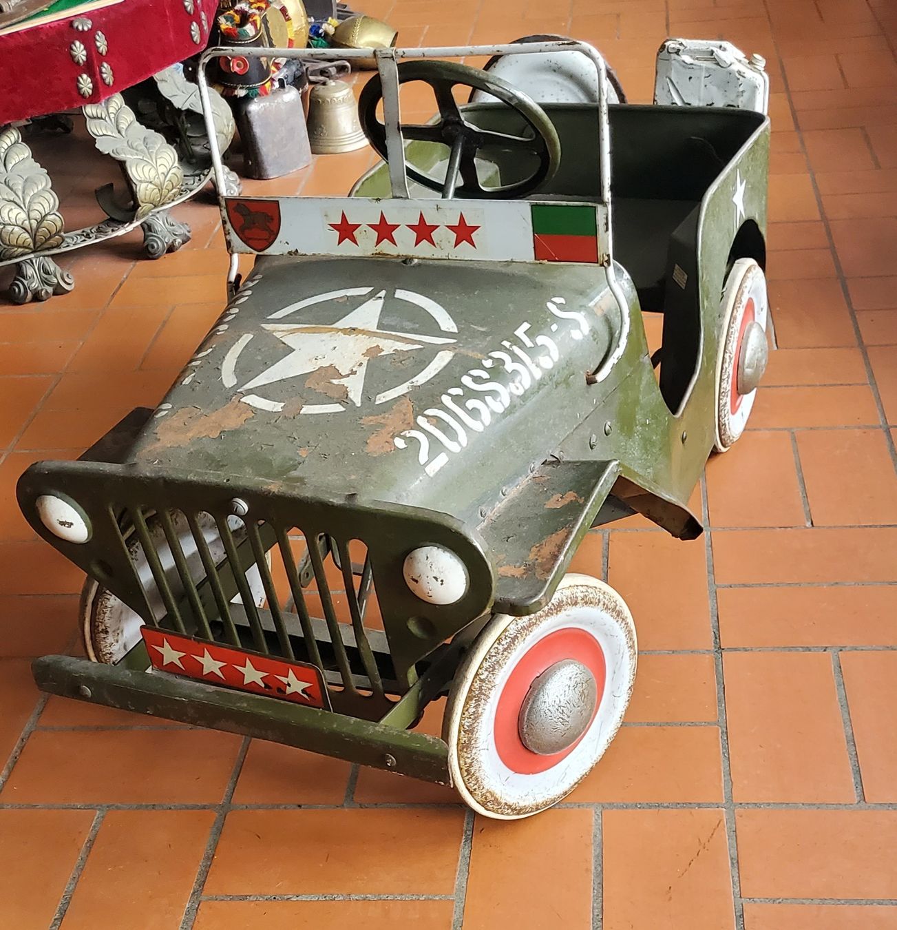 Fahrzeuge für Kinder: Jeep Kindertretfahrzeug US-Army Orginal – Gebraucht aus Einsiedeln von high5 5